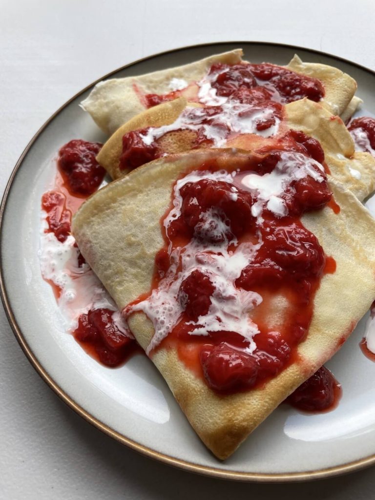 pancakes with strawberries