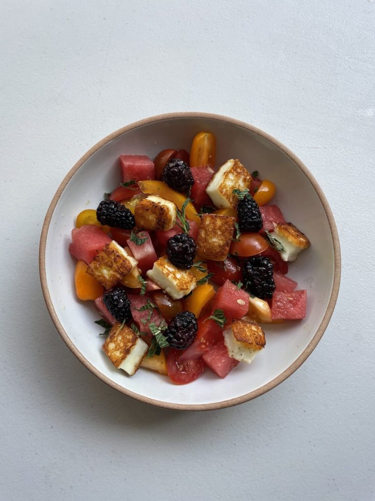 halloumi tomato blackberries salad