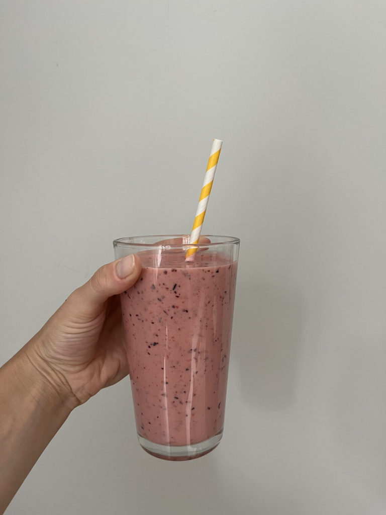 strawberry and blueberry smoothie