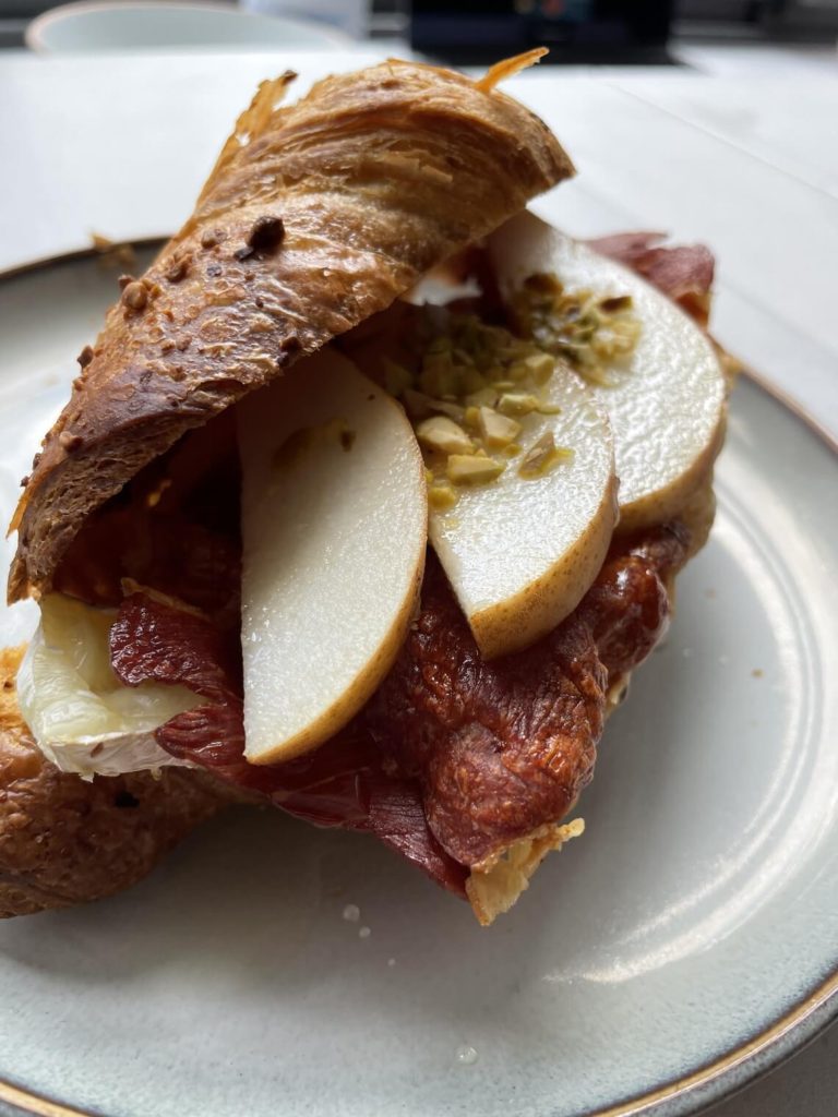 Croissant with brie, prosciutto and pear